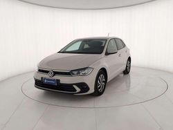 Grigio metallizzato Usata 2023 VW Polo Life Tre volumi | 16.200 € (Ottimo prezzo)