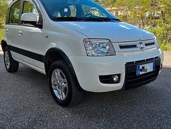 Bianco Usata 2011 Fiat Panda 4x4 Climbing Due volumi | 7800 € (Buon prezzo)