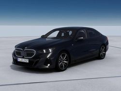 Sophisto grey Nuova 2025 BMW 520 M Sport Tre volumi | 70.876 € (Molto cara)