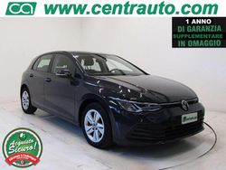 Grigio Usata 2021 VW Golf VIII Life Tre volumi | 18.500 € (Buon prezzo)