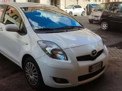 Bianco Usata 2010 Toyota Yaris Sol Tre volumi | 4500 € (Buon prezzo)