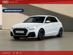 Bianco ghiacciaio metallizzato Nuova 2025 Audi A1 Sportback S-Line Due volumi | 29.800 € (Ottimo prezzo)