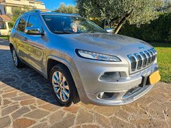 Grigio Usata 2016 Jeep Cherokee Overland SUV | 16.000 € (Molto cara)