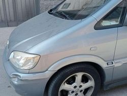 Usata 2004 Opel Zafira Comfort Monovolume | 800 € (Buon prezzo)
