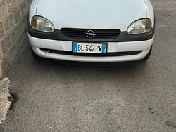 Bianco Usata 2000 Opel Corsa Edition Due volumi | 1500 €