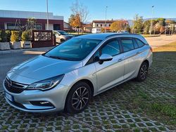 Grigio Usata 2017 Opel Astra Tre volumi | 6000 € (Ottimo prezzo)