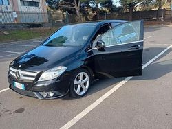Nero Usata 2013 Mercedes 180 Tre volumi | 4999 €