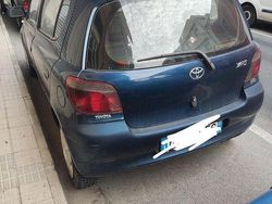 Blu Usata 2002 Toyota Yaris Due volumi | 1500 € (Buon prezzo)