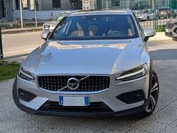 Argento Usata 2021 Volvo V60 CC Business Edition Station wagon | 23.400 € (Buon prezzo)