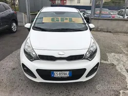 Bianco Usata 2013 Kia Rio City Tre volumi | 5850 € (Buon prezzo)