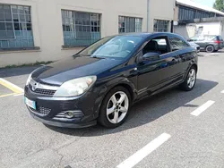 Nero Usata 2009 Opel Astra GTC Tre volumi | 2999 € (Molto cara)