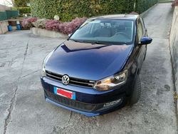 Blu/azzurro Usata 2013 VW Polo Comfortline Tre volumi | 6799 € (Buon prezzo)