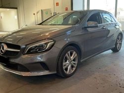 Grigio Usata 2017 Mercedes A180 Tre volumi | 17.500 € (Buon prezzo)