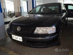 Nero Usata 1997 VW Passat Highline Tre volumi | 2500 € (Buon prezzo)