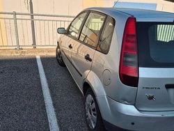 Grigio Usata 2005 Ford Fiesta Due volumi | 800 € (Super prezzo)