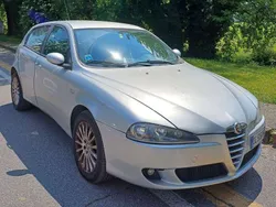 Grigio Usata 2006 Alfa Romeo 147 Distinctive Due volumi | 2250 € (Buon prezzo)