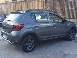 Grigio Usata 2017 Dacia Sandero Stepway Tre volumi | 7499 € (Buon prezzo)