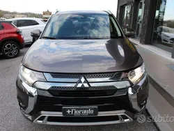 Antracite Usata 2019 Mitsubishi Outlander P-HEV Instyle SUV | 19.500 €