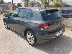 Grigio Usata 2021 VW Golf VIII Life Tre volumi | 19.490 € (Buon prezzo)