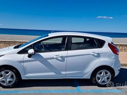 Bianco Usata 2016 Ford Fiesta Business Edition Due volumi | 7600 € (Buon prezzo)