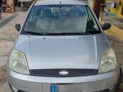Grigio Usata 2004 Ford Fiesta Due volumi | 2900 €
