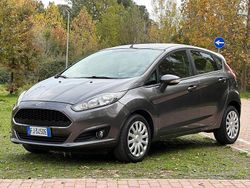 Grigio Usata 2017 Ford Fiesta Tre volumi | 7900 € (Buon prezzo)
