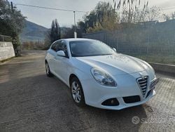 Bianco Usata 2013 Alfa Romeo Giulietta Distinctive Tre volumi | 7890 € (Buon prezzo)