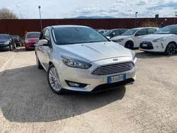 Grigio Usata 2015 Ford Focus Tre volumi | 6500 € (Buon prezzo)