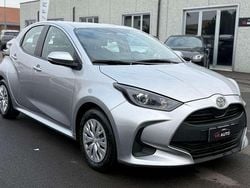 Argento Usata 2025 Toyota Yaris Hybrid Active Tre volumi | 19.500 € (Ottimo prezzo)