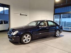 Blu/azzurro Usata 2004 Mercedes E270 Elegance Tre volumi | 7500 € (Buon prezzo)