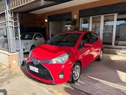 Rosso Usata 2015 Toyota Yaris Lounge Tre volumi | 4990 € (Super prezzo)