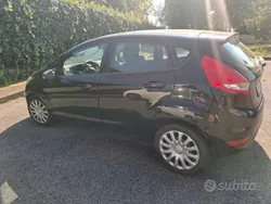 Usata 2010 Ford Fiesta Due volumi | 2200 € (Ottimo prezzo)