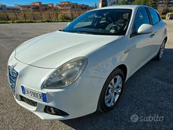 Bianco Usata 2011 Alfa Romeo Giulietta Distinctive Tre volumi | 4500 € (Buon prezzo)