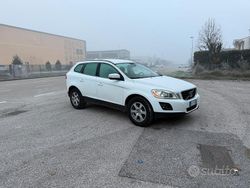Bianco Usata 2009 Volvo XC60 SUV | 4399 €
