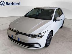 Bianco Usata 2022 VW Golf VIII Life Tre volumi | 19.900 € (Buon prezzo)