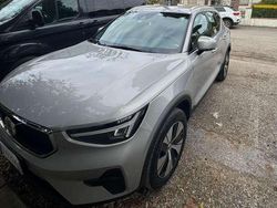 Argento Usata 2023 Volvo XC40 Core SUV | 27.000 € (Cara)