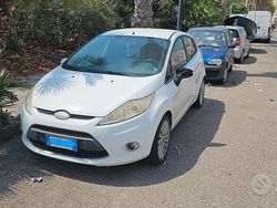 Bianco Usata 2009 Ford Fiesta Tre volumi | 1500 € (Ottimo prezzo)