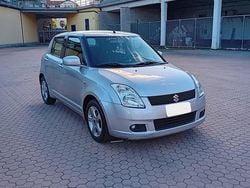 Grigio Usata 2005 Suzuki Swift GLX Tre volumi | 2900 € (Buon prezzo)
