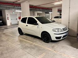 Usata 2009 Fiat Punto Tre volumi | 2000 € (Buon prezzo)