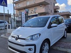 Bianco Usata 2017 VW up! high up! Due volumi | 9500 € (Molto cara)