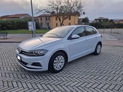 Grigio Usata 2018 VW Polo Comfortline Tre volumi | 10.900 € (Buon prezzo)