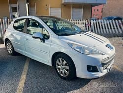 Bianco Usata 2011 Peugeot 207 Tre volumi | 3900 € (Buon prezzo)
