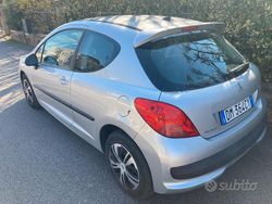 Grigio Usata 2008 Peugeot 207 Due volumi | 2650 € (Buon prezzo)