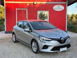 Grigio Usata 2022 Renault Clio V Evolution Tre volumi | 12.499 € (Buon prezzo)