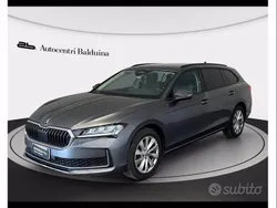 Grigio graphite metalizzato Usata 2024 Skoda Superb Selection Station wagon | 31.900 € (Ottimo prezzo)