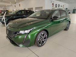 Verde Nuova 2025 Peugeot 308 Allure Due volumi | 29.000 €