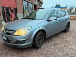Usata 2010 Opel Astra Tre volumi | 2600 € (Ottimo prezzo)