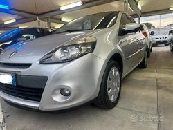 Grigio Usata 2011 Renault Clio II Tre volumi | 3499 € (Buon prezzo)