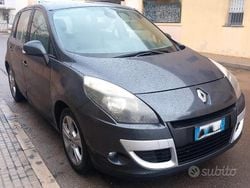 Grigio Usata 2011 Renault Scénic Monovolume | 2800 € (Ottimo prezzo)