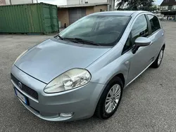 Grigio(met.) Usata 2007 Fiat Grande Punto Emotion Due volumi | 2950 € (Buon prezzo)